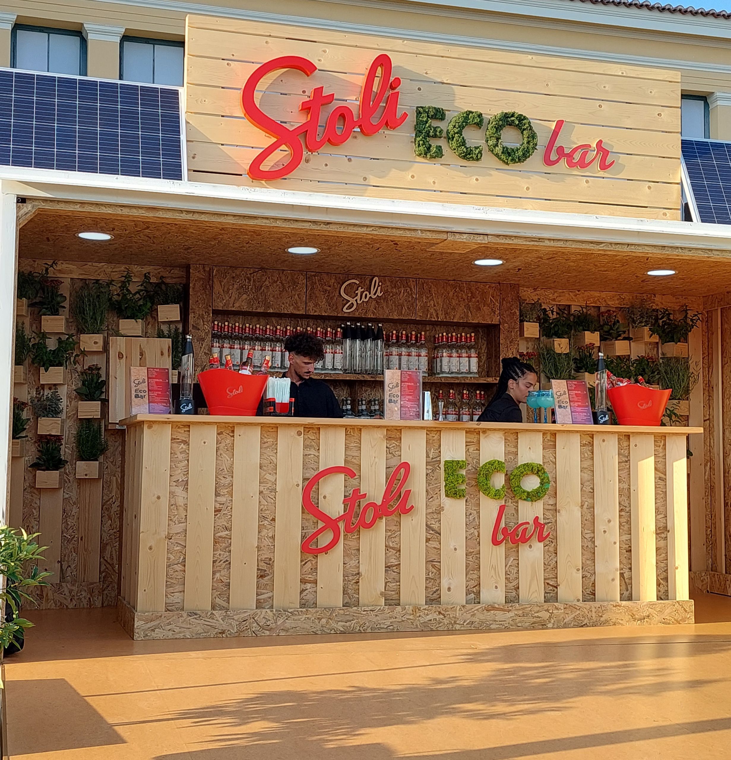 Το Stoli Eco Bar, το πρώτο οικολογικό μπαρ που πρεσβεύει τις αρχές της βιωσιμότητας, θα βρίσκεται στο Taste of Athens μέχρι τις 10 Ιουλίου