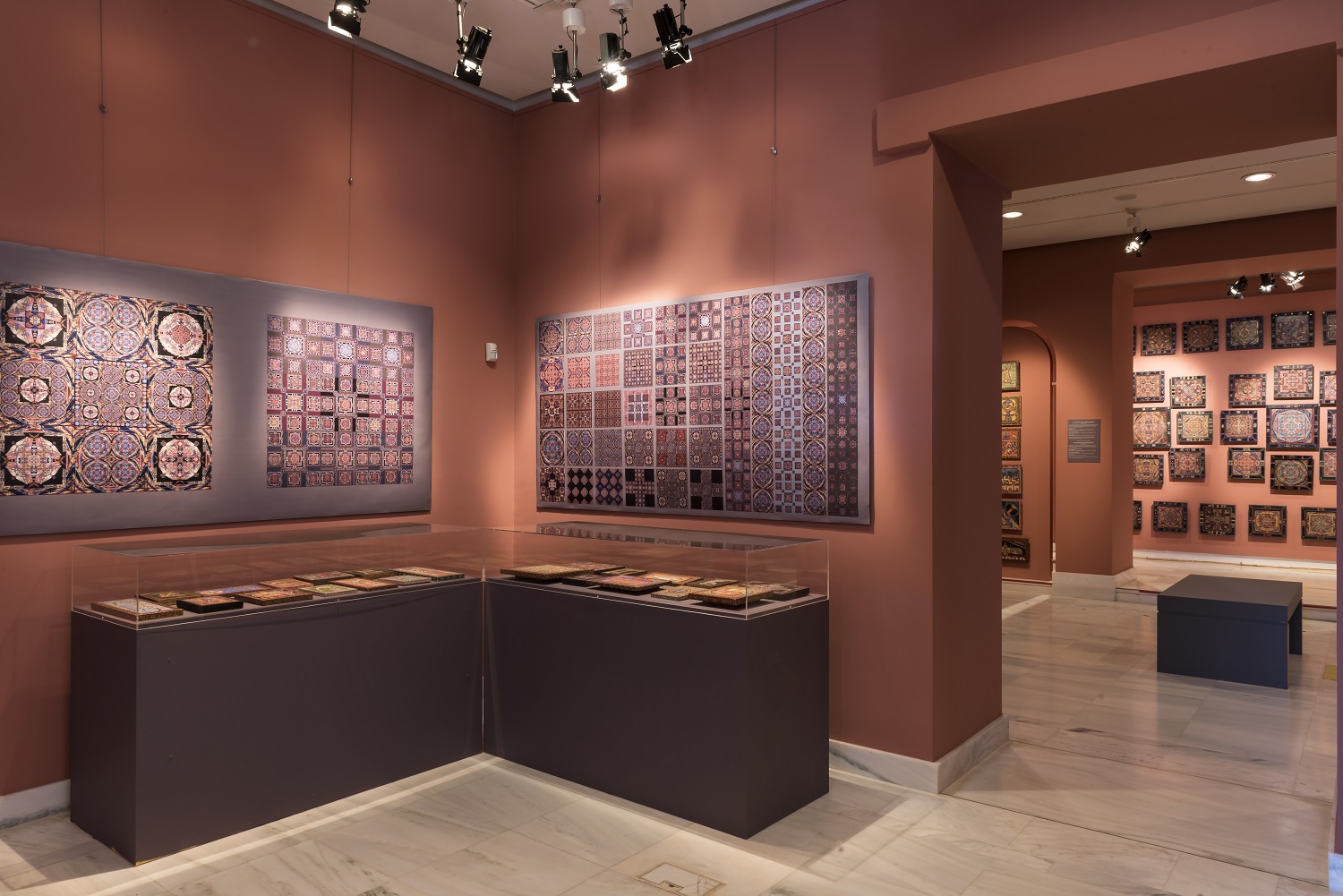 Βυζαντινές μεταγραφές. Κήποι όλο φως: Έκθεση της Μαρίας-Σμαράγδας Σκούρτα στο Βυζαντινό και Χριστιανικό Μουσείο