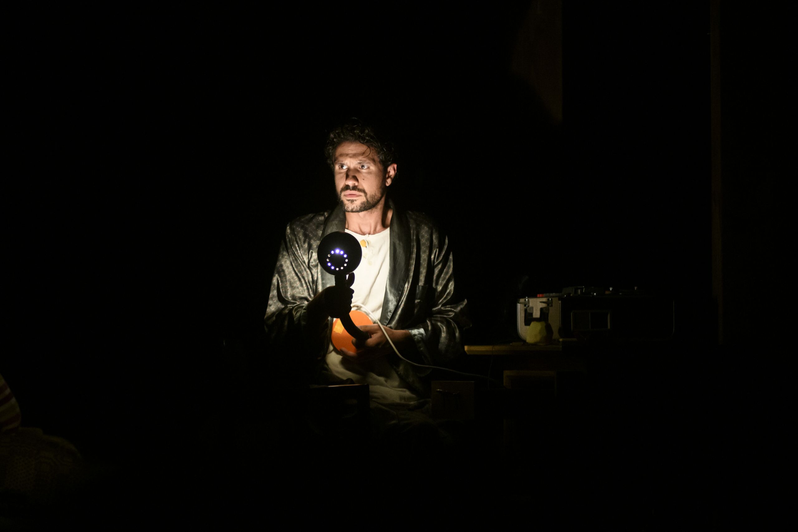 Η Μηχανή του Τούρινγκ: Ο Ορφέας Αυγουστίδης επιστρέφει ως Άλαν Τούρινγκ στο Νέο Θέατρο Κατερίνας Βασιλάκου