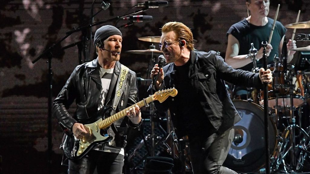 Οι U2 έχουν μείνει στην ιστορία της ροκ μουσικής σκηνής τόσο για τη ξεχωριστή φωνή του τραγουδιστή τους, Bono, όσο και για το μοναδικό ταλέντο του κιθαρίστα τους, The Edge.