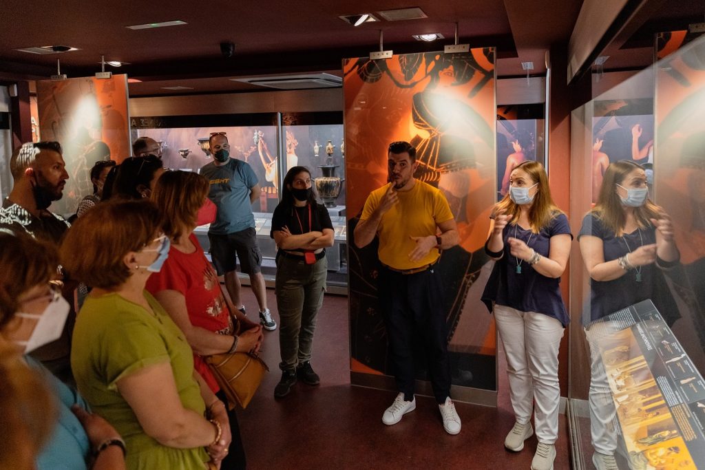 Μουσείο Κυκλαδικής Τέχνης: Δωρεάν ξεναγήσεις στις μόνιμες συλλογές στην Ελληνική Νοηματική Γλώσσα