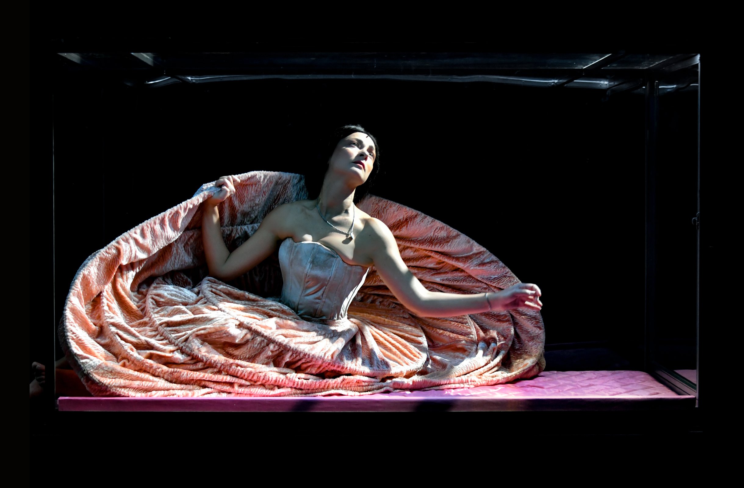 Amalia melancholia - η βασίλισσα των φοινίκων, της Ζωής Χατζηαντωνίου για 2η χρονιά στο Δημοτικό Θέατρο Πειραιά