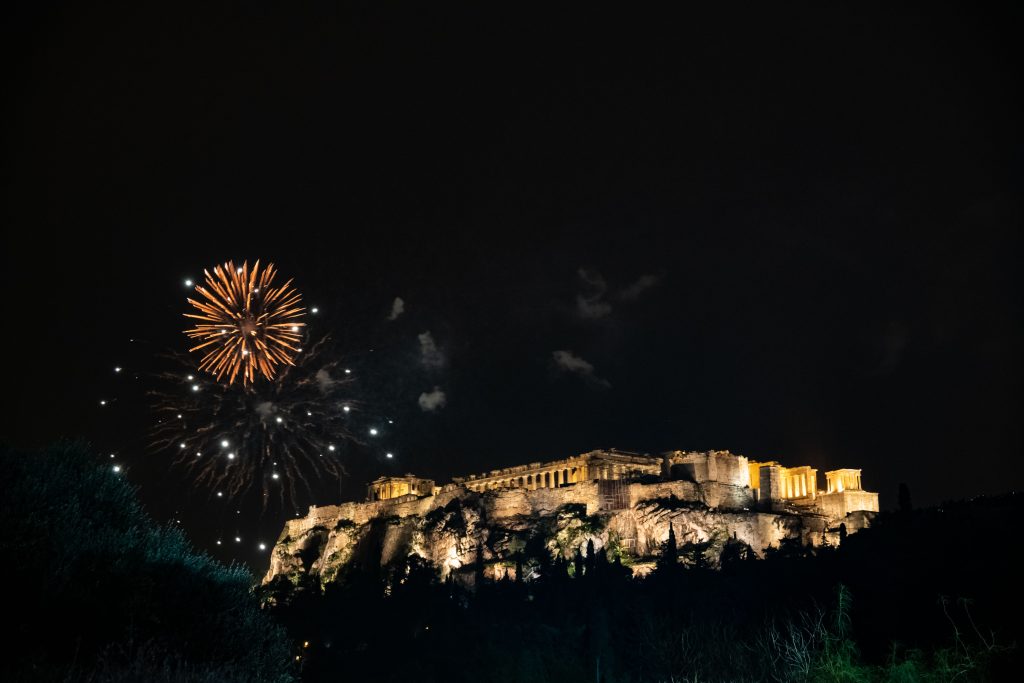 Δήμος Αθηναίων: Η Αθήνα υποδέχεται το 2023 με κέφι, μουσική, χορό και πυροτεχνήματα