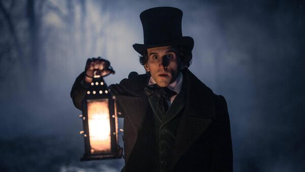 Ο Harry Melling ως Edgar Allan Poe στο «The Pale Blue Eye»