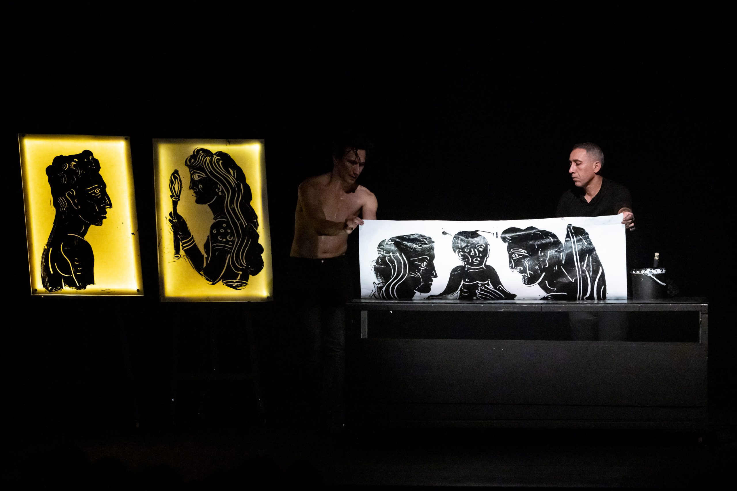 Αίας: Τα έργα του Απόστολου Χαντζαρά από την παράσταση του Γιώργου Νανούρη σε μια έκθεση στη Sianti Gallery