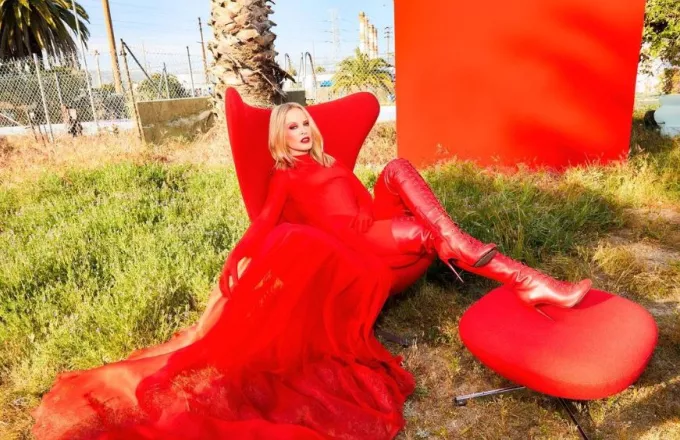 Kylie Minogue: Η «πριγκίπισσα» της ποπ μπορεί να είναι μικροσκοπική, αλλά «πολύ σκληρή για να πεθάνει»