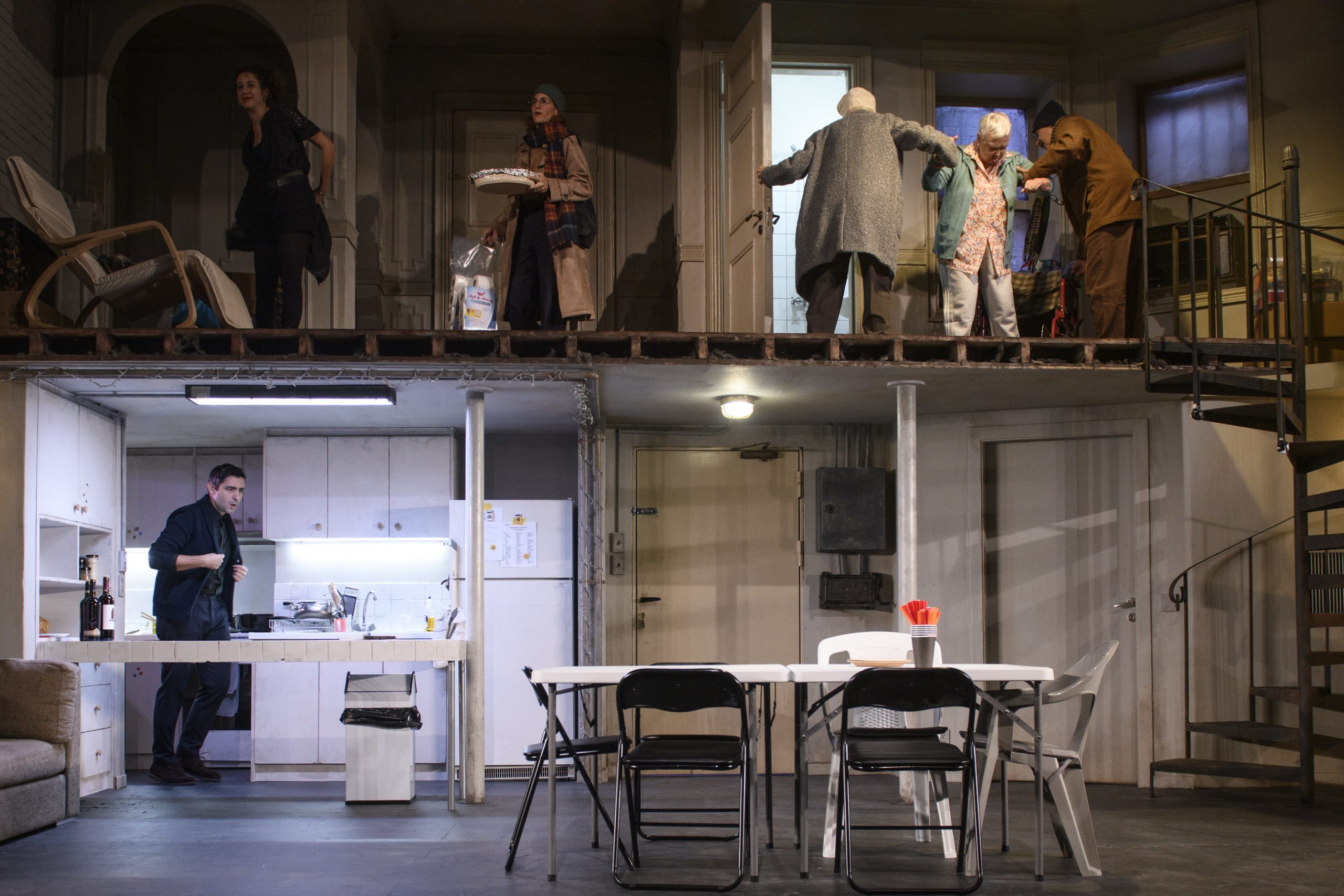 The Humans, σε σκηνοθεσία Κωνσταντίνου Μαρκουλάκη στο θέατρο Μουσούρη
