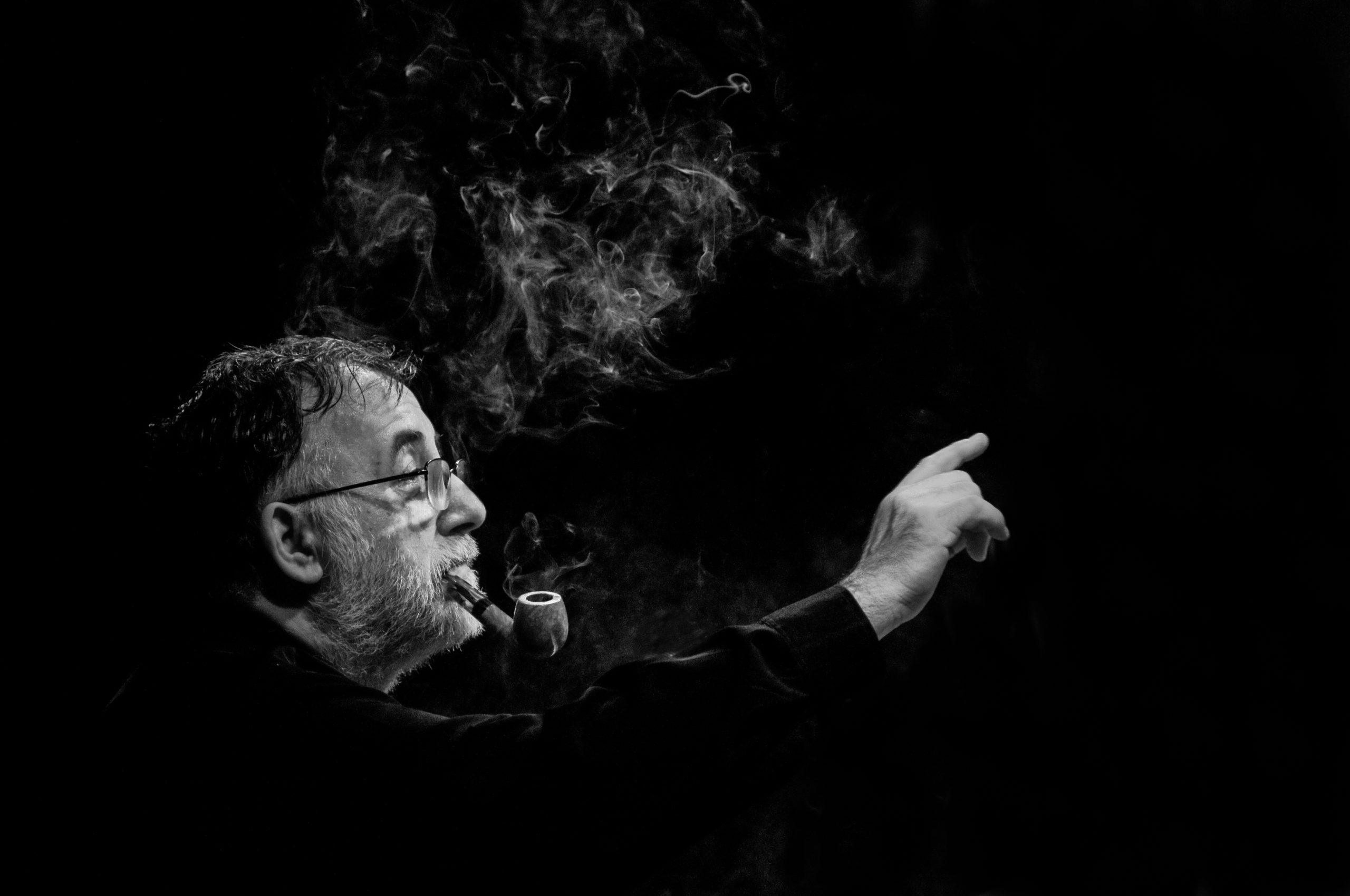 Θάνος Μικρούτσικος: Τρεις βραδιές αφιερωμένες στον σπουδαίο Έλληνα συνθέτη σε Θέατρο Ολύμπια και Μέγαρο