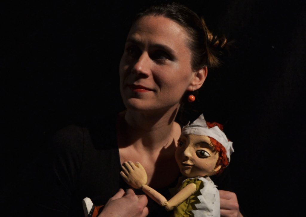 Η Κούκλα και η δύναμη του Προσωπείου της Μνήμης: Εργαστήριο κουκλοθεάτρου στο Θέατρο στη Σάλα