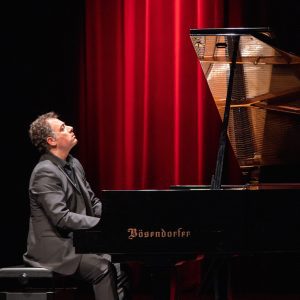 Το Βαλς των Χαμένων Oνείρων: Ρεσιτάλ πιάνου του Μανώλη Νεοφύτου στον Φιλολογικό Σύλλογο «Παρνασσός»