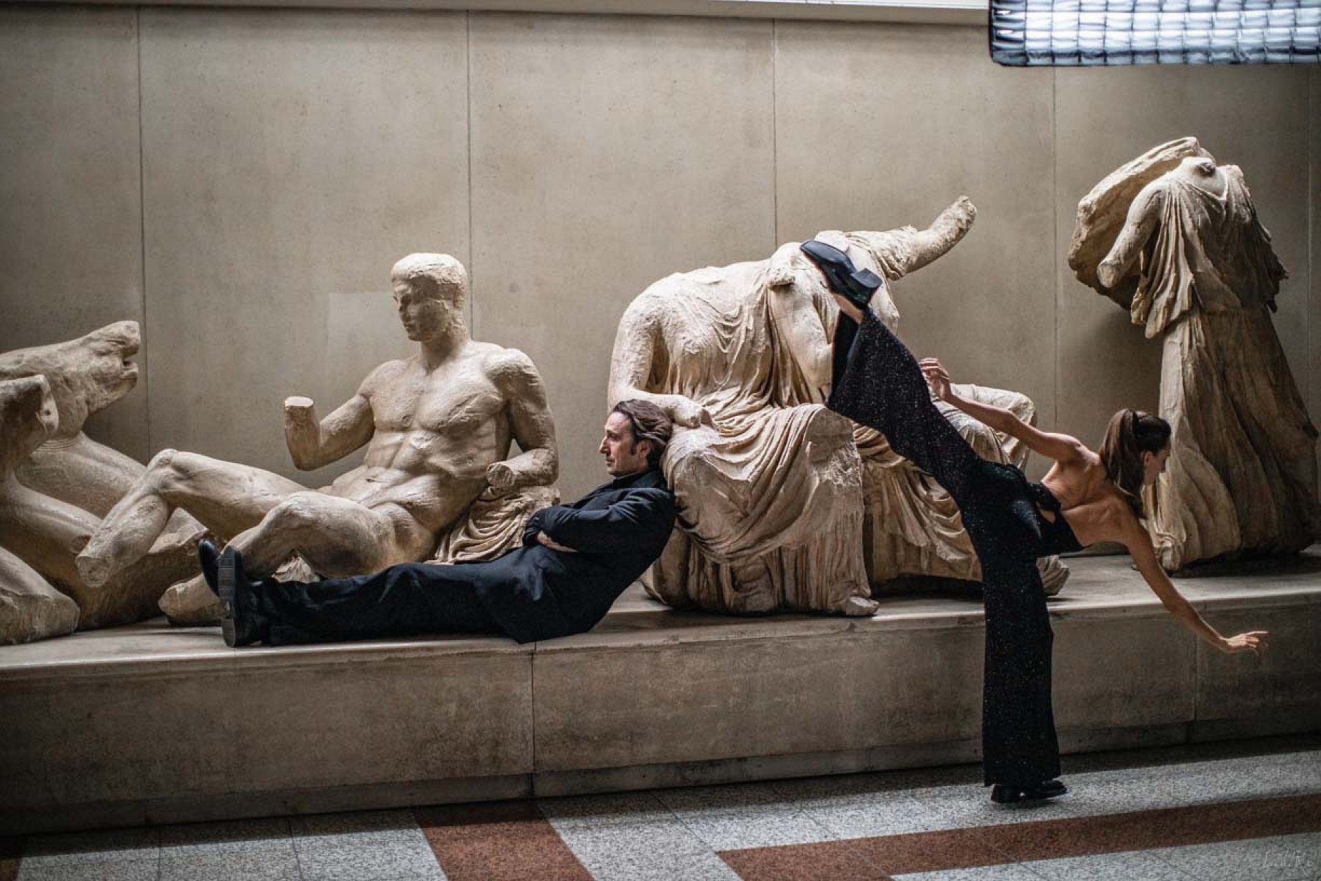 Νυχτερινός Εκφωνητής: Ο Ρένος Χαραλαμπίδης ερωτεύεται (ξανά) νύχτα στην Αθήνα - monopoli.gr