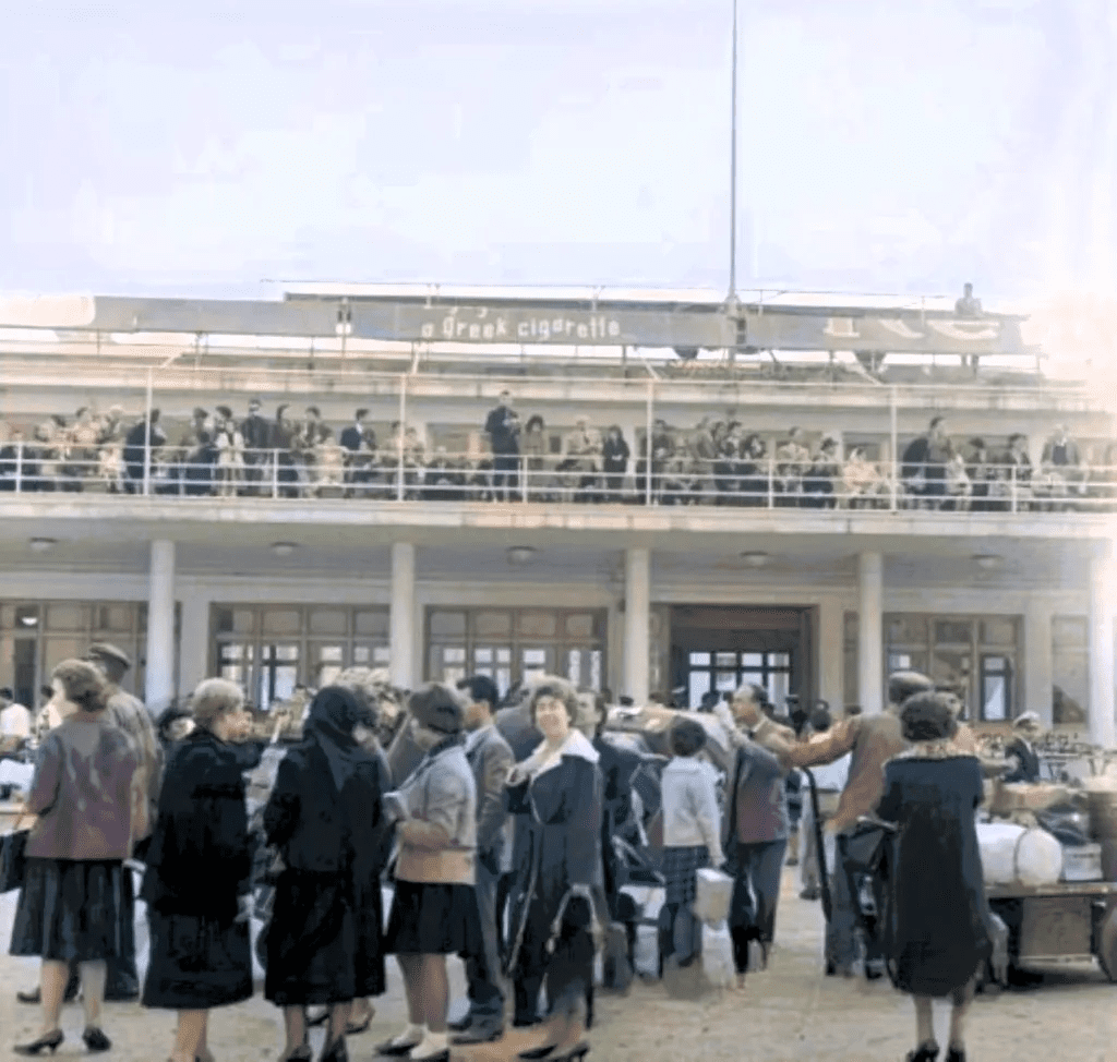 Αποχαιρετισμοί: Ένα δρώμενο με ποίηση, μαρτυρίες και τραγούδια στην ιστορική προβλήτα του λιμανιού του Πειραιά