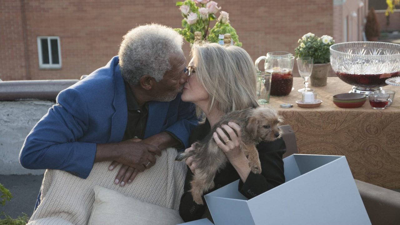 Morgan Freeman και Diane Keaton πρωταγωνιστούν ως ζευγάρι στο 5 Flights up.
