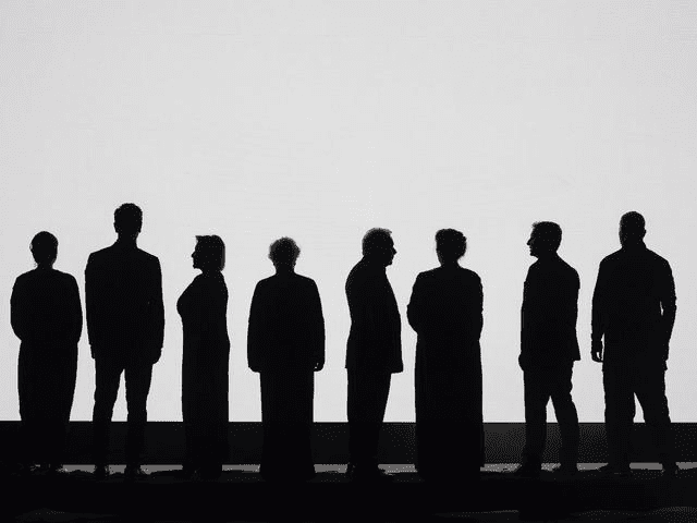 Όμορφη Πόλη: Η μουσικοθεατρική παράσταση – ωδή στον Μίκη Θεοδωράκη ταξιδεύει σε όλη την Ελλάδα