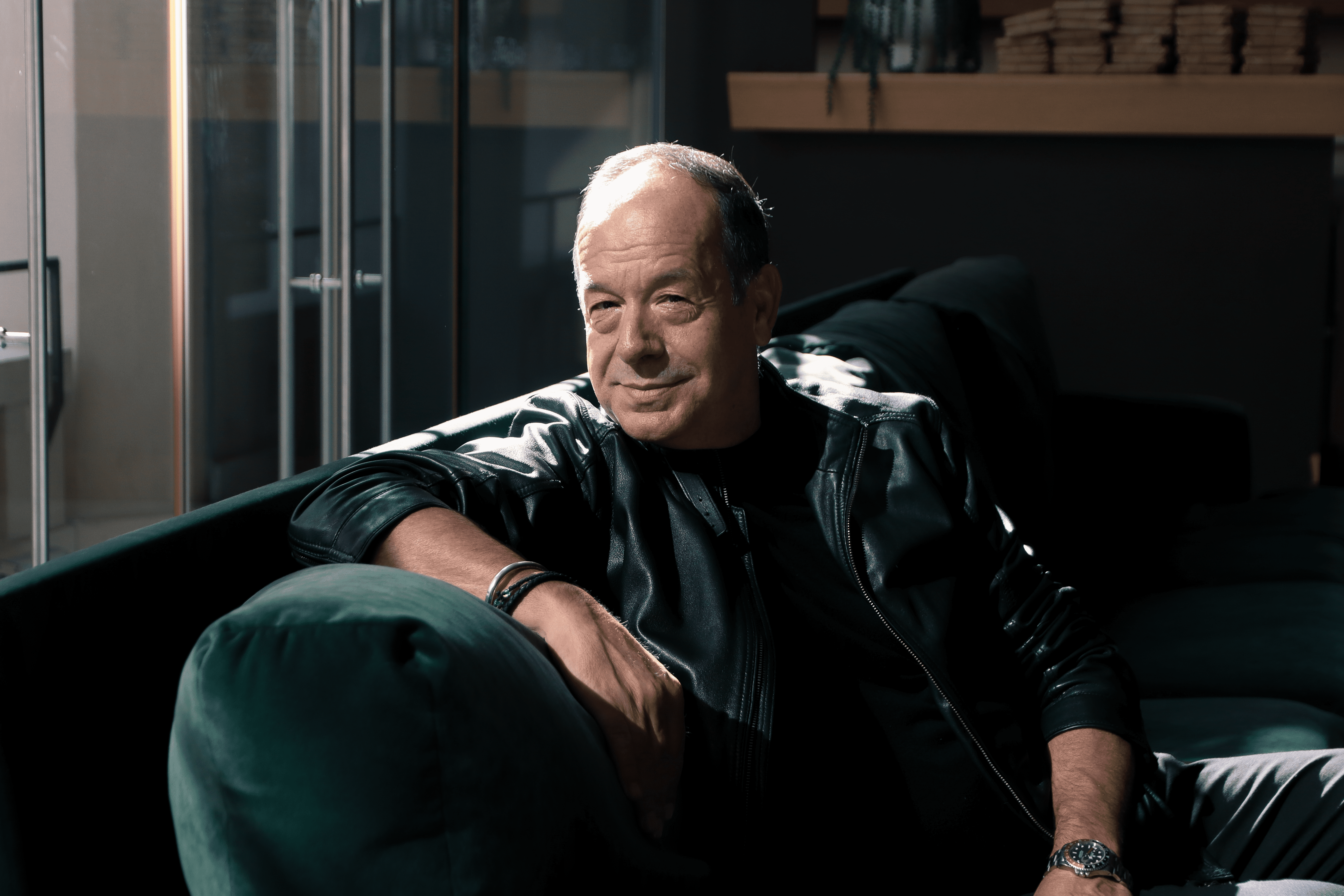 "Θέλησα να κάνω μια παράσταση για όλα όσα με συγκινούν σε αυτή την πόλη" λέει ο Φωκάς Ευαγγελινός για τη δική του Αλεξάνδρεια