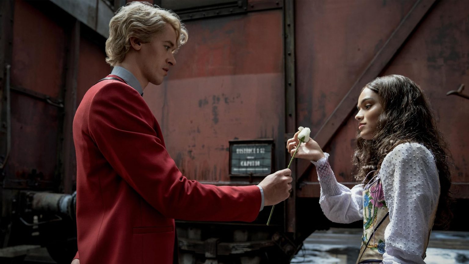 Ο Tom Blyth ως νεαρός Coriolanus Snow στο prequel The Hunger Games: Ballads of Songbirds and Snakes