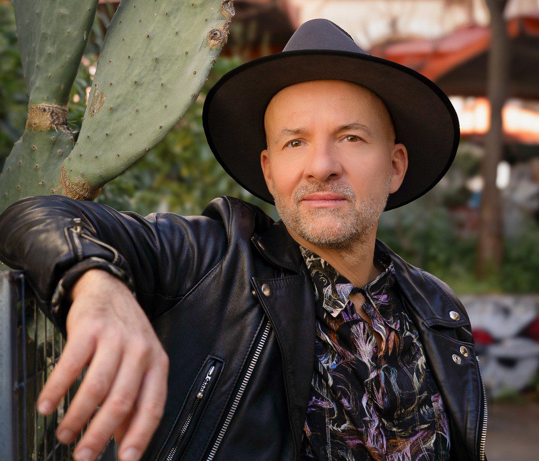 Οι ONIRAMA στο Θέατρο Άλσος ΔΕΗ, στην σκηνή υποδέχονται τον DJ Shantel