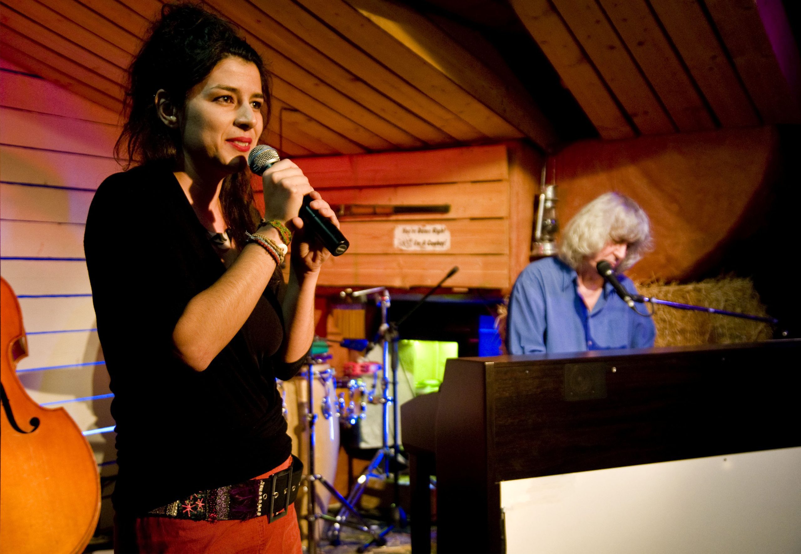 Μαρία Κηλαηδόνη, ο Θέμος Apicos Ρίζος, η Κατερίνα Σταθάκη στο Πατάρι