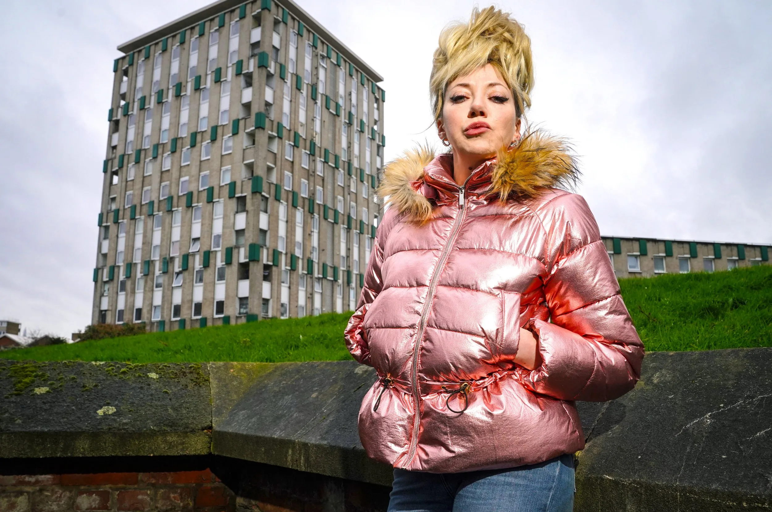 Η Diane Morgan στη Στέγη χωρίς την Philomena Cunk (αλλά όχι και τελείως)