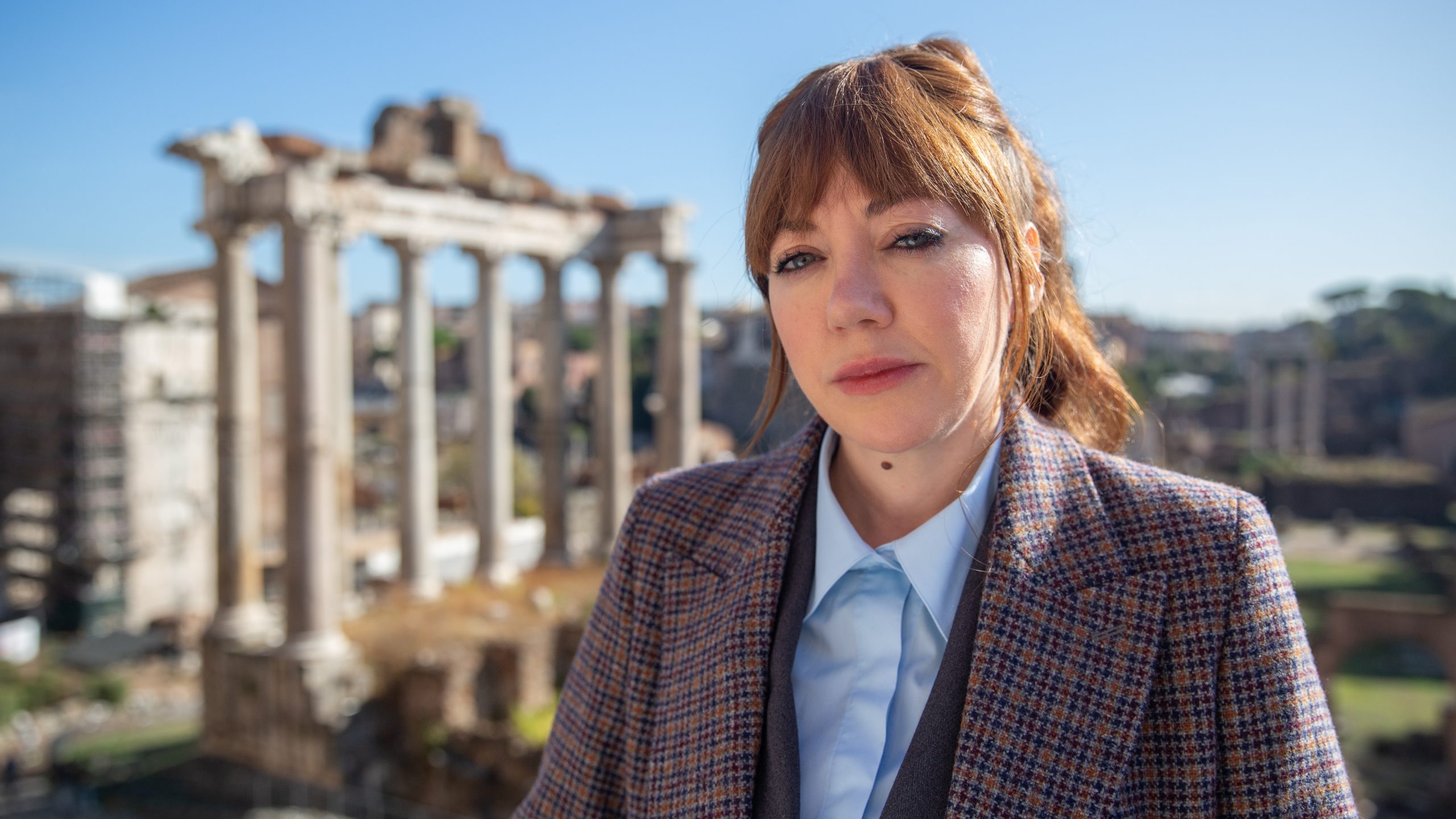Η Diane Morgan στη Στέγη χωρίς την Philomena Cunk (αλλά όχι και τελείως)