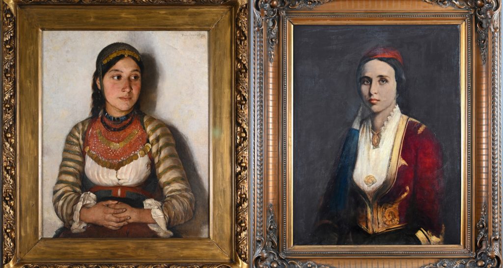 Αριστερά: «Η Κουλουριώτισσα» του Πολυχρόνη Λεμπέση  | Δεξιά «Η Κόρη με εθνική ενδυμασία» του Ιωάννη Δούκα