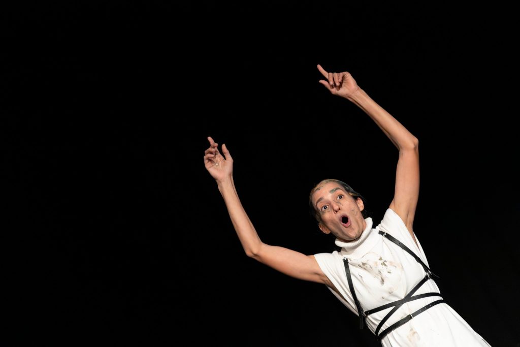 Ισμήνη: Τελευταίες παραστάσεις στο Θέατρο Arroyo και ειδική προσφορά για την Παγκόσμια Ημέρα Θεάτρου