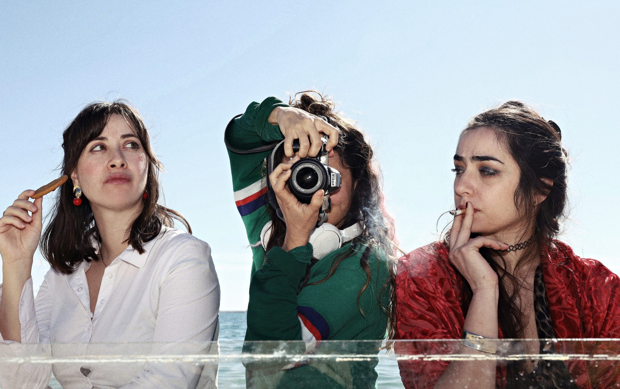 Τρεις Αδερφές (θα έρθουν καλύτερες μέρες): Μια σύγχρονη ελληνική μεταγραφή του Τσεχωφικού έργου στο ΠΛΥΦΑ