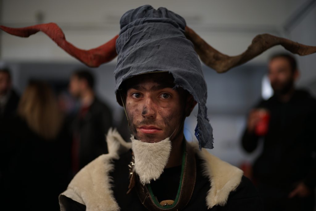 «Γιατί είναι μαύρα τα βουνά»: Το ντοκιμαντέρ για τη δημοτική μουσική και τα ηπειρώτικα έθιμα στο 28ο ΦΝΘ