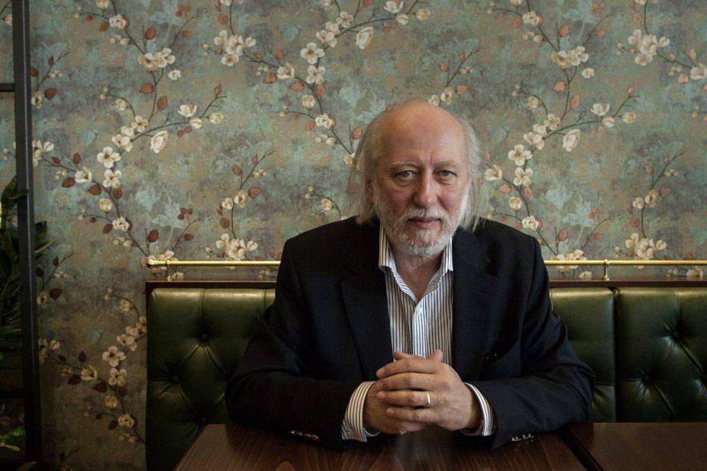 Λάσλο Κρασναχορκάι: Ο σπουδαίος Νομπελίστας στο 1ο Διεθνές Φεστιβάλ Λογοτεχνίας της Αθήνας