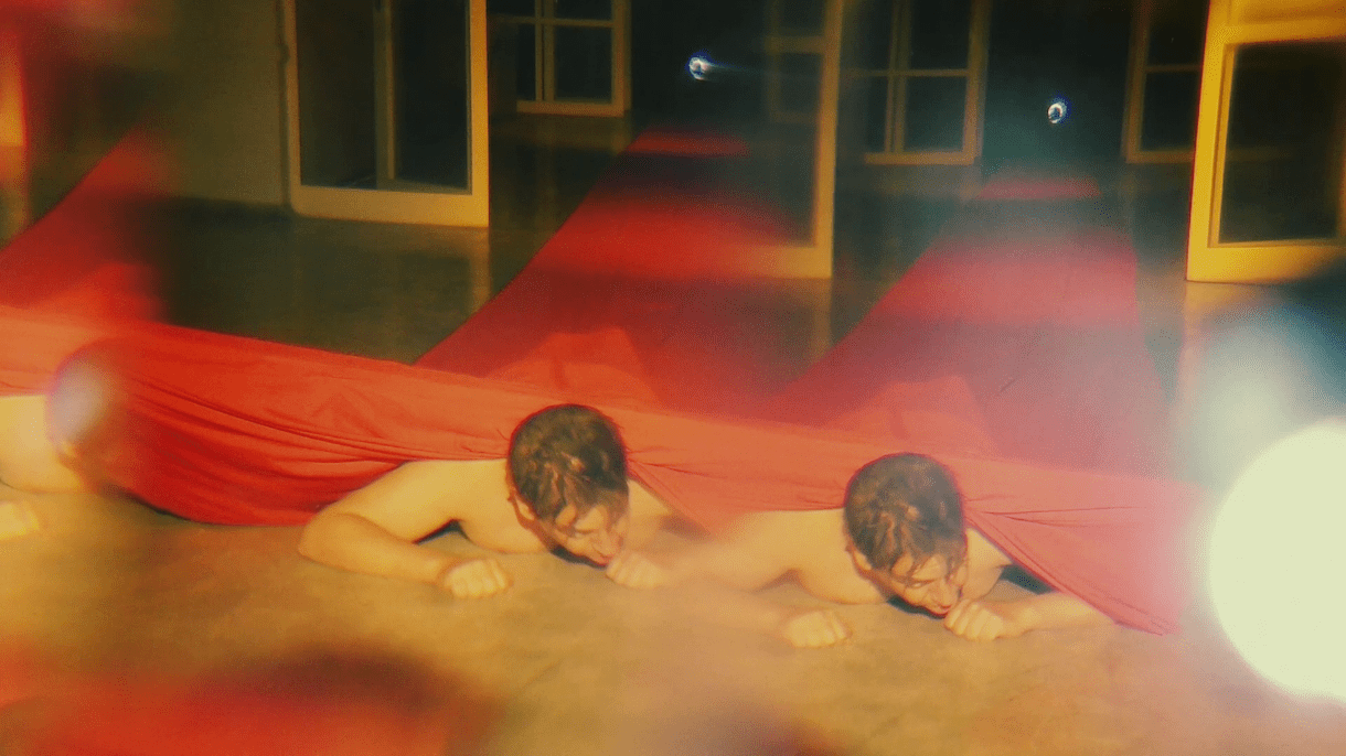 η αλεπού θα ξανάρθει: Η site-specific παράσταση της ομάδας Κόσμοι από Γάλα στο ΨΝΑ Δαφνί