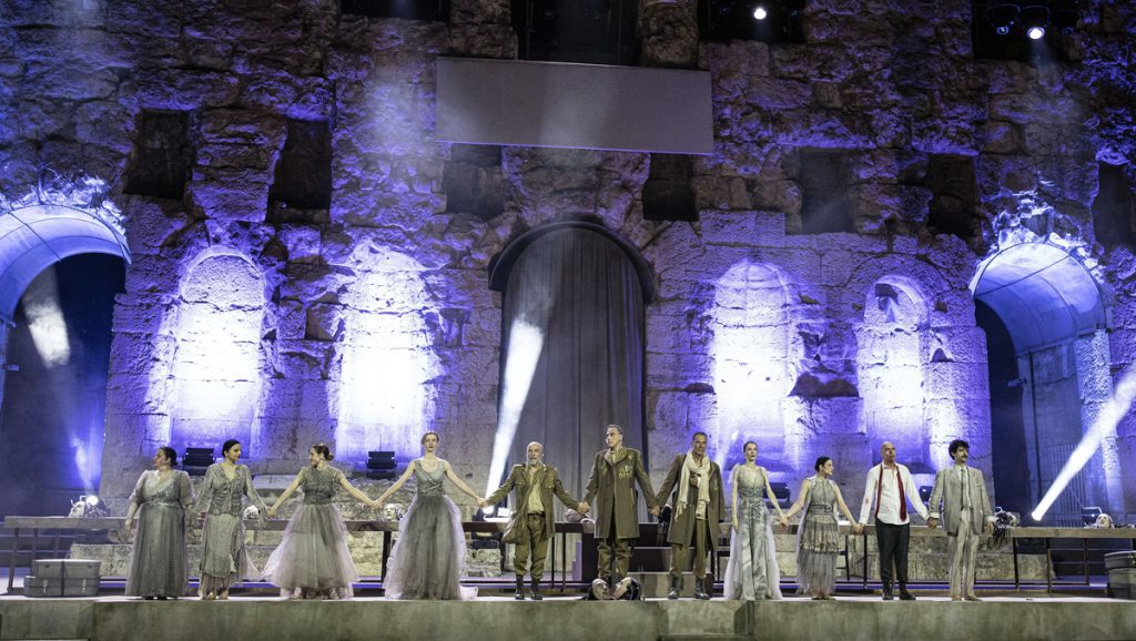 Εκάβη - Στη Σκιά της Πολιτείας: Θριαμβευτική υποδοχή στο Ηρώδειο για την παράσταση του Στάθη Λιβαθινού
