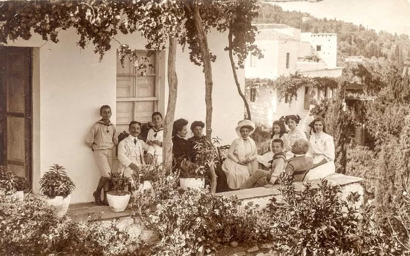 Ανδρίων Έργα και Ημέρες: Μια φωτογραφική έκθεση μνήμης της Άνδρου στην Καΐρειο Βιβλιοθήκη