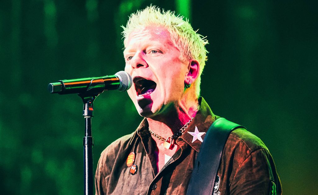 Dexter Holland: 5 πράγματα που πρέπει να ξέρεις για τη “φωνή” των The Offspring – πριν το Release