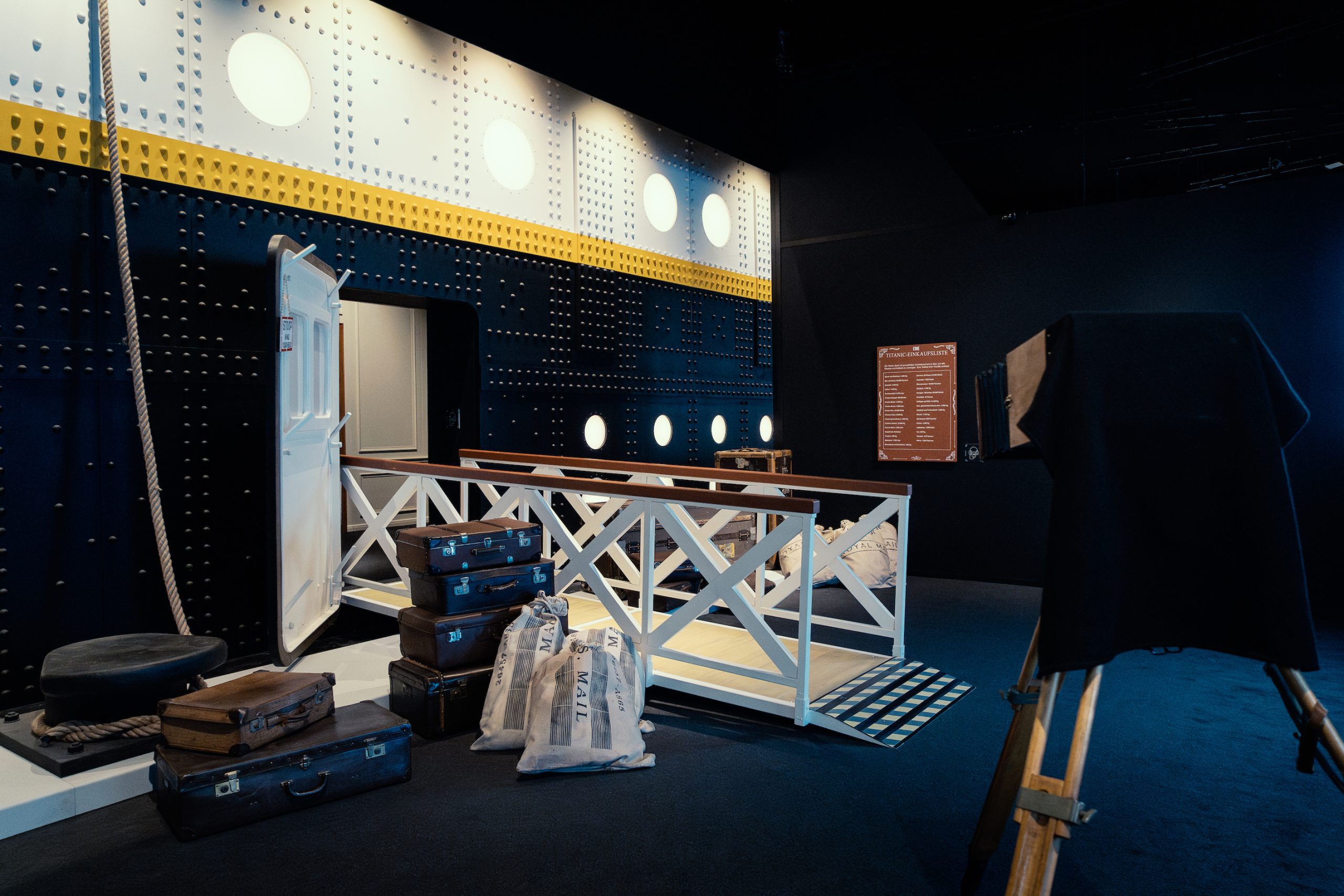 Titanic – An-Immersive-Voyage-ekthesi-sto-digital-theater-goudi