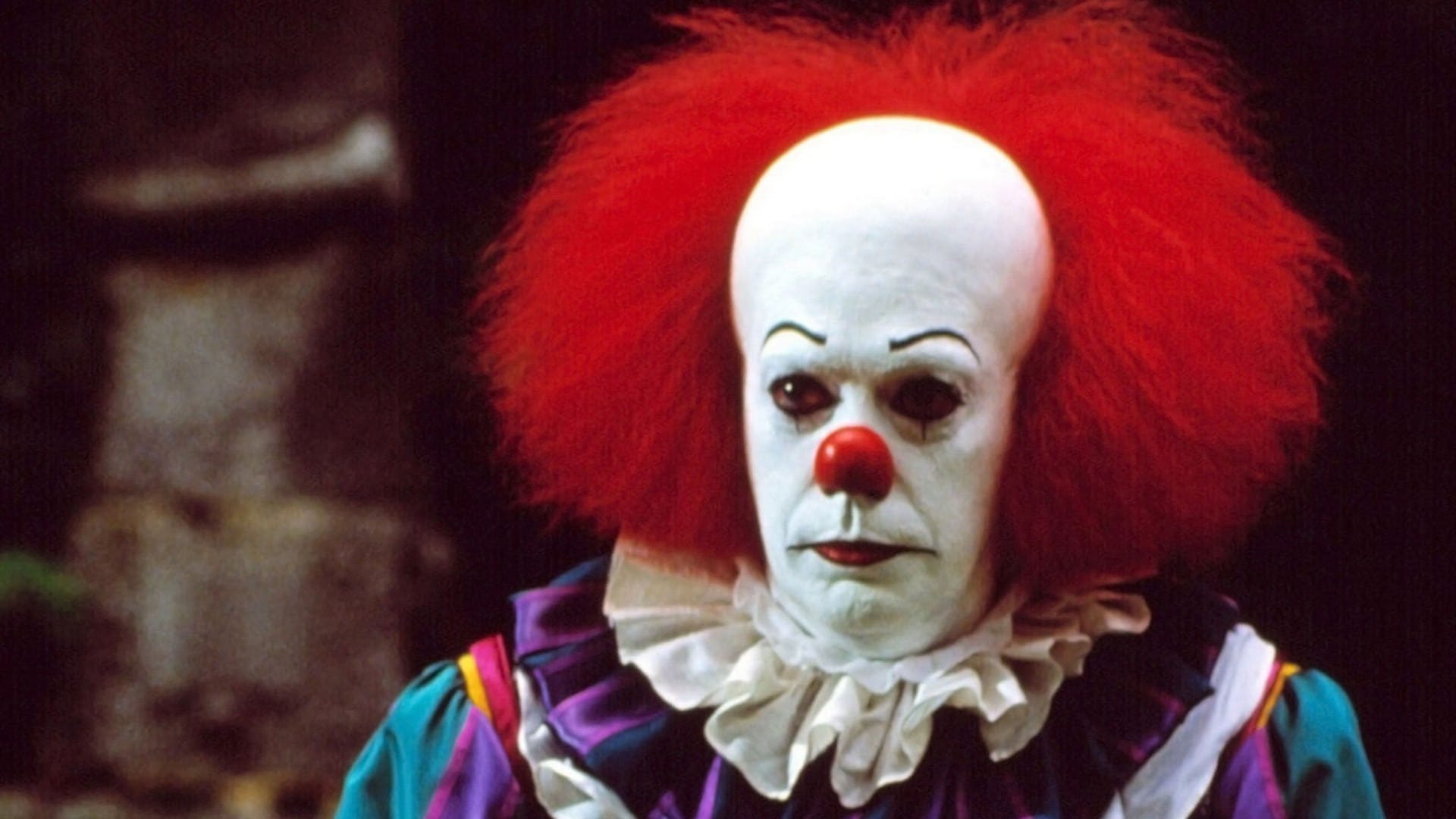 Tim Curry: Από τους στενούς κορσέδες στο κλόουν μακιγιάζ – Η τέχνη του να είσαι «too much»