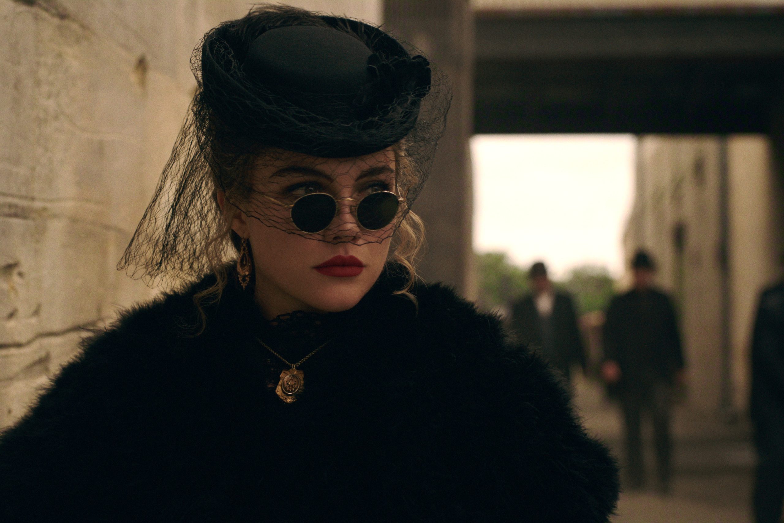 Η Florence Pugh ως Cathy Ames