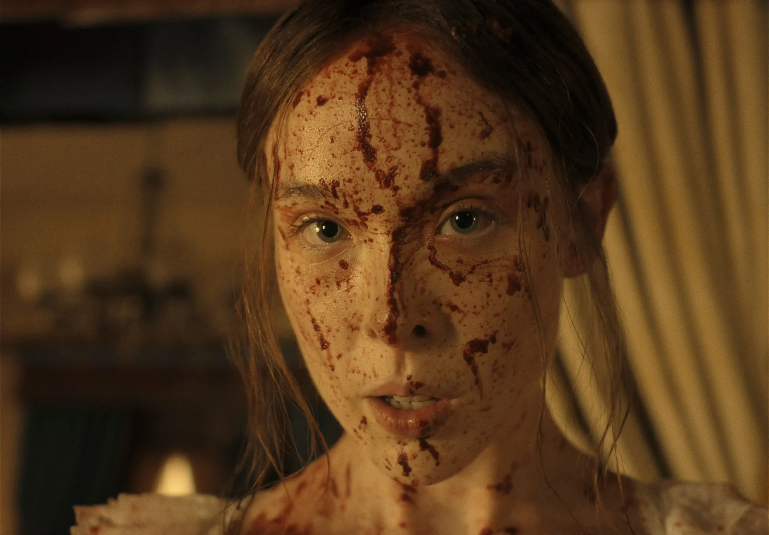 Η Ella Beatty στον ρόλο της Lizzie Borden